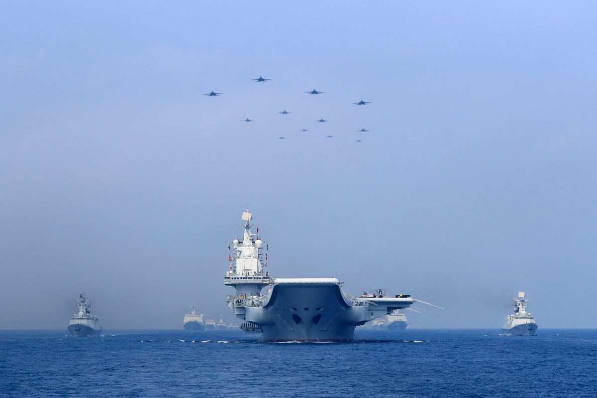 Chiến hạm và tiêm kích cơ của Hải quân Quân Giải phóng Nhân dân Trung Quốc (PLA) tham gia thao diễn quân sự ở Biển Đông vào ngày 12/04/2018. (Ảnh: Reuters)