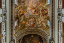Một góc tranh vẽ trần nhà của Nhà thờ Ignatius xứ Loyola, Rome, nước Ý. (Ảnh: Diego Delso/CC-BY-SA 4.0)