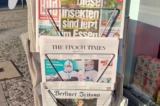 The Epoch Times cũng có sẵn như một tờ tuần báo tại các ki-ốt ở Đức. (Ảnh: Erik Rusch/Epoch Times)