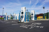 Một trạm sạc xe điện EVGo ở Irvine, California, hôm 25/3/2022. (Ảnh: John Fredricks/The Epoch Times)