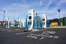 Một trạm sạc xe điện EVGo ở Irvine, California, hôm 25/3/2022. (Ảnh: John Fredricks/The Epoch Times)