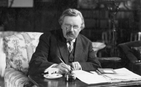 Văn sĩ G.K. Chesterton trong một bức ảnh không đề ngày tháng. (Ảnh: Tài sản công)