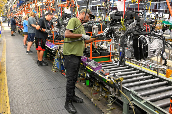 Microvast đang tìm kiếm một khoản tài trợ 200 triệu USD để chế tạo pin EV tại nhà máy General Motors này ở Spring Hill, Tennessee. (Ảnh: Harrison McClary/Reuters)