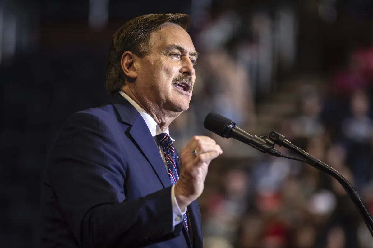 Ông Mike Lindell nói chuyện tại Casper, Wyoming, vào ngày 28/05/2022. (Ảnh: Chet Strange/Getty Images)