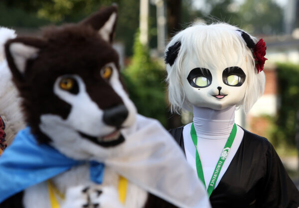 Những người đam mê furry tham dự Eurofurence 2015 ở Berlin, Đức, vào ngày 21/08/2015. (Ảnh: Adam Berry/Getty Images)