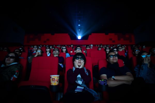 Khán giả xem phim tại rạp chiếu phim Oriental Movie Metropolis của Tập đoàn Wanda ở thành phố Thanh Đảo, tỉnh Sơn Đông, vào ngày 27/04/2018. (Ảnh: Wang Zhao/AFP/Getty Images)