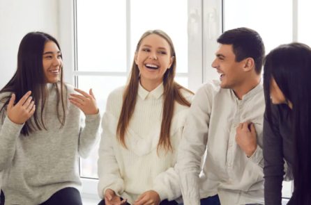 Nghiên cứu: Những người sống nội tâm hạnh phúc hơn khi họ “hành động” như người hướng ngoại