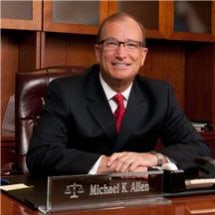Luật sư đến từ thành phố Cincinnati, ông Mike Allen, từng là một công tố viên và thẩm phán ở tiểu bang Ohio. (Ảnh: Đăng dưới sự cho phép của ông Mike Allen)