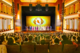 Đoàn Nghệ thuật Biểu diễn Shen Yun Thế Giới chào khán giả trước khi hạ màn tại Nhà hát Quốc gia Nam Hàn ở Seoul, Nam Hàn, hôm 19/02/2023. (Ảnh: Kim Guk-hwan/The Epoch Times)