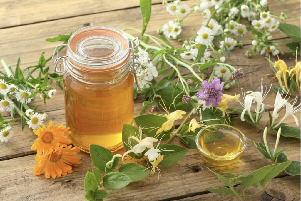 Mật ong giàu các chất chống oxy hóa tự nhiên như acid phenolic và flavonoid. (Ảnh: Shutterstock)