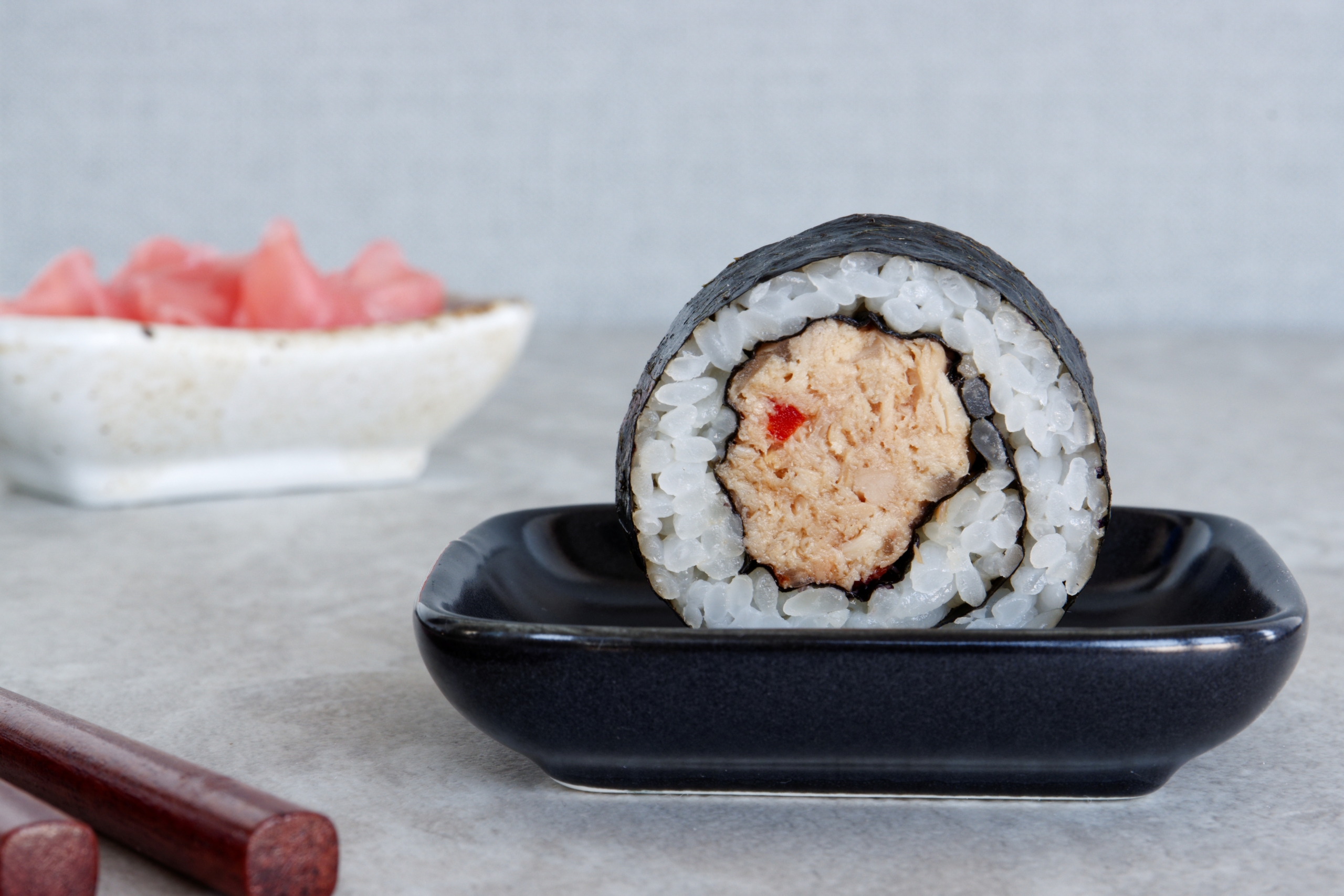 Sushi làm từ cá ngừ. (Ảnh: Shutterstock)