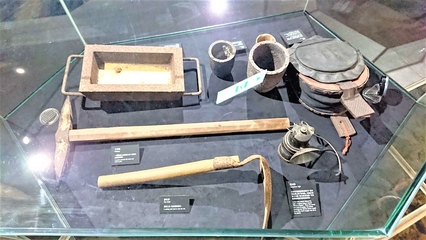 Các công cụ được sử dụng bởi những người khai thác được lưu giữ trong Bảo tàng Vàng. (Ảnh: Vương Tri Hàm/Epoch Times)