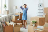 Trong nhà có quá nhiều thứ bừa bộn sẽ khiến bạn thêm căng thẳng, một chuyên gia dọn nhà đã cung cấp những bí quyết dọn dẹp nhà cửa giúp bạn dễ dàng giải quyết tình trạng lộn xộn trong nhà. (Ảnh: Shutterstock)