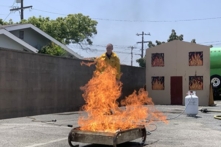 Mùa hè nhiệt độ tăng lên, Sở Cứu hỏa San Gabriel ở Southern California cho biết hai nguy cơ chính có khả năng gây cháy nhà ở. Ảnh chụp quang cảnh sự kiện “Ngày Dịch vụ Cứu hỏa” do Sở Cứu hỏa San Gabriel tổ chức vào ngày 13/05/2023. (Ảnh: Khương Lâm Đạt/Epoch Times)