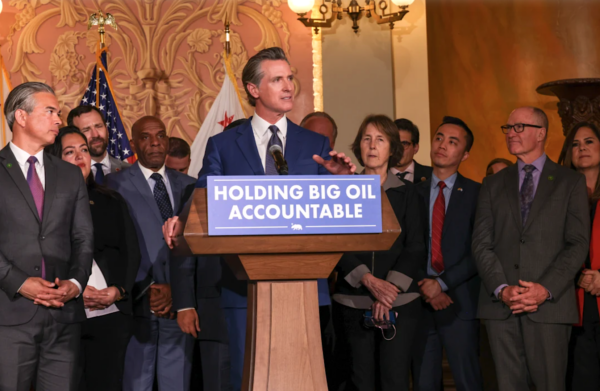 Thống đốc California Gavin Newsom diễn thuyết trong nhà tròn của Tòa nhà Đại hội Tiểu bang California ở Sacramento hôm 28/03/2023. (Ảnh: Đăng dưới sự cho phép của Văn phòng Thống đốc Gavin Newsom)