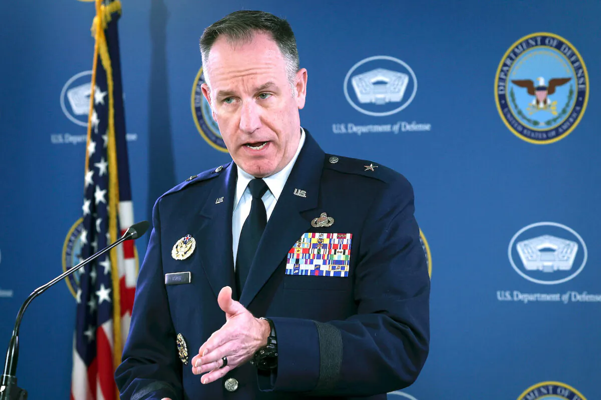 Phát ngôn viên Ngũ Giác Đài, Chuẩn Tướng Lực lượng Không quân Patrick Ryder, nói trong một cuộc họp báo tại Ngũ Giác Đài ở Arlington, Virginia, hôm 16/03/2023. (Ảnh: Win McNamee/Getty Images)
