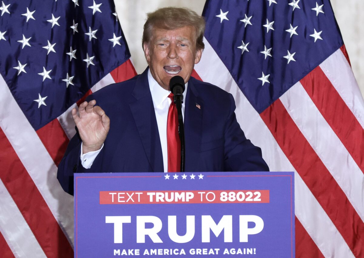 Cựu Tổng thống Hoa Kỳ Donald Trump diễn thuyết trong một sự kiện tại Mar-a-Lago hôm 04/04/2023 ở West Palm Beach, Florida. (Ảnh: Alex Wong/Getty Images)