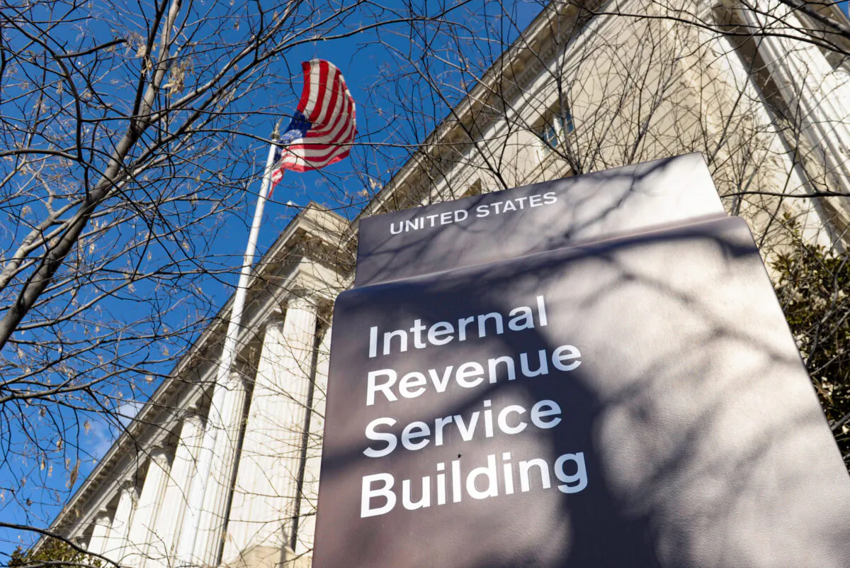 IRS thông báo về hạn chót người Mỹ làm nghề tự do phải đóng thuế