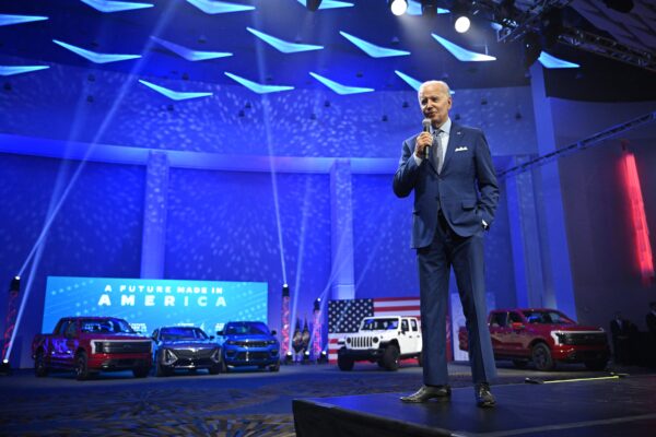 Tổng thống Joe Biden nói chuyện tại Triển lãm Xe hơi Quốc tế Bắc Mỹ 2022 ở Detroit hôm 14/09/2022. (Ảnh: Mandel Ngan/AFP qua Getty Images)