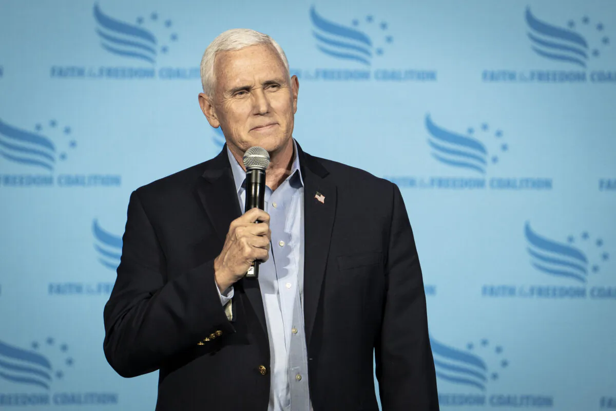 Cựu Phó Tổng thống Mike Pence nói tại Liên minh Đức tin và Tự do Iowa ở Clive, Iowa, hôm 22/04/2023. (Ảnh: Madalina Vasiliu/The Epoch Times)