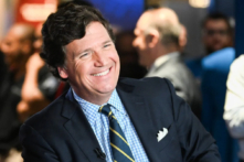 Ông Tucker Carlson trong lễ trao giải FOX Nation Patriot Awards 2022 tại Hard Rock Live trong Khách sạn và Sòng bạc Seminole Hard Rock Hollywood ở Florida, vào ngày 17/11/2022. (Ảnh: Jason Koerner/Getty Images)