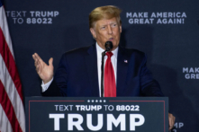 Cựu Tổng thống Donald Trump nói chuyện trong một buổi tập hợp Make America Great Again (Làm cho Nước Mỹ Vĩ đại Trở lại) ở Manchester, New Hampshire, hôm 27/04/2023. (Ảnh: Joseph Prezioso/AFP qua Getty Images)