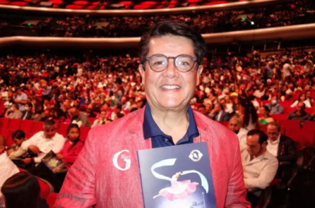 Giám đốc Trường Âm nhạc được truyền cảm hứng để đưa các nguyên lý của Shen Yun vào giảng dạy tại đại học