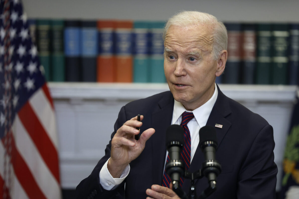 Tổng thống Hoa Kỳ Joe Biden nói về mức trần nợ tại Tòa Bạch Ốc ở Hoa Thịnh Đốn hôm 09/05/2023. (Ảnh: Anna Moneymaker/Getty Images)