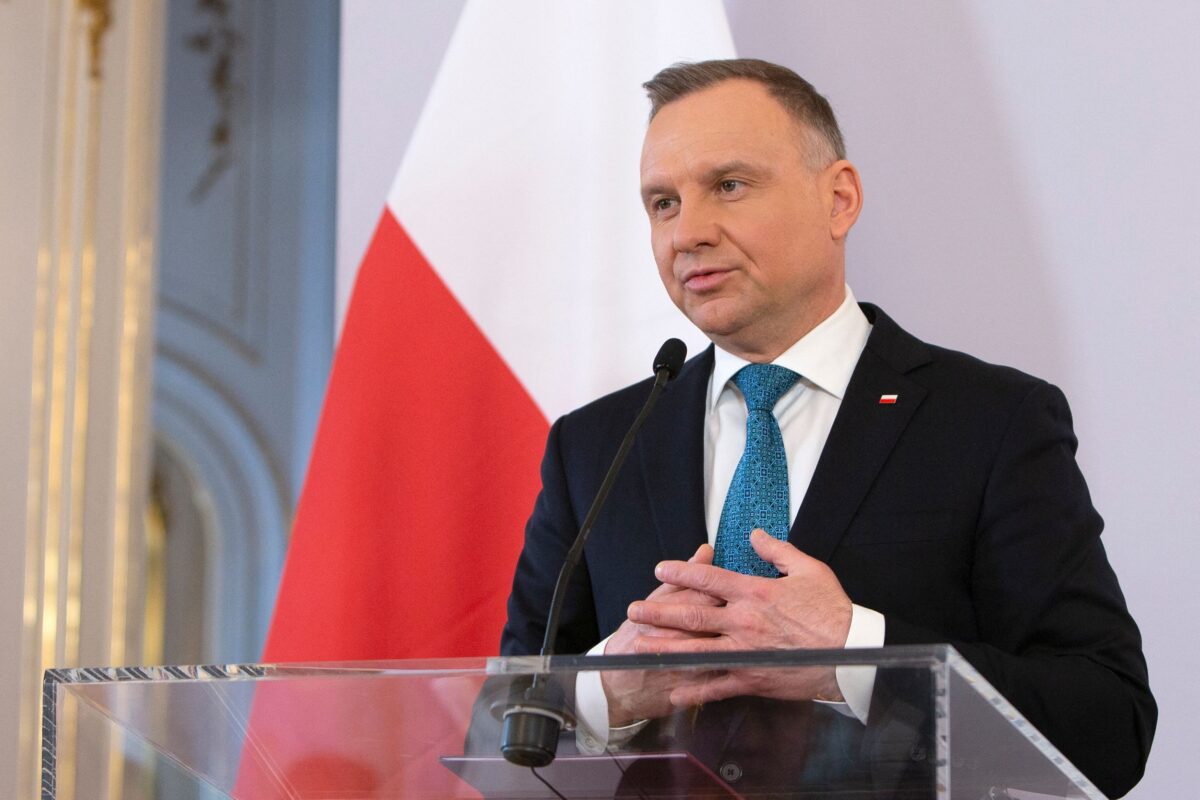 Tổng thống Ba Lan Andrzej Duda tham dự cuộc họp báo chung với Tổng thống Áo trong chuyến thăm chính thức tại Vienna, hôm 14/04/2023. (Ảnh: Alex Halada/AFP qua Getty Images)