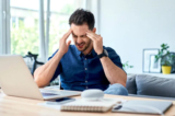 Tổ chức Y tế Thế giới liệt kê chứng đau nửa đầu là một trong 10 căn bệnh tàn phá cơ thể nhiều nhất. (Ảnh: Baranq/Shutterstock)