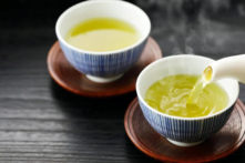 Nhiều nghiên cứu cho thấy uống trà xanh giúp giảm áp lực và trầm cảm. (Ảnh: Nishihama/Shutterstock)