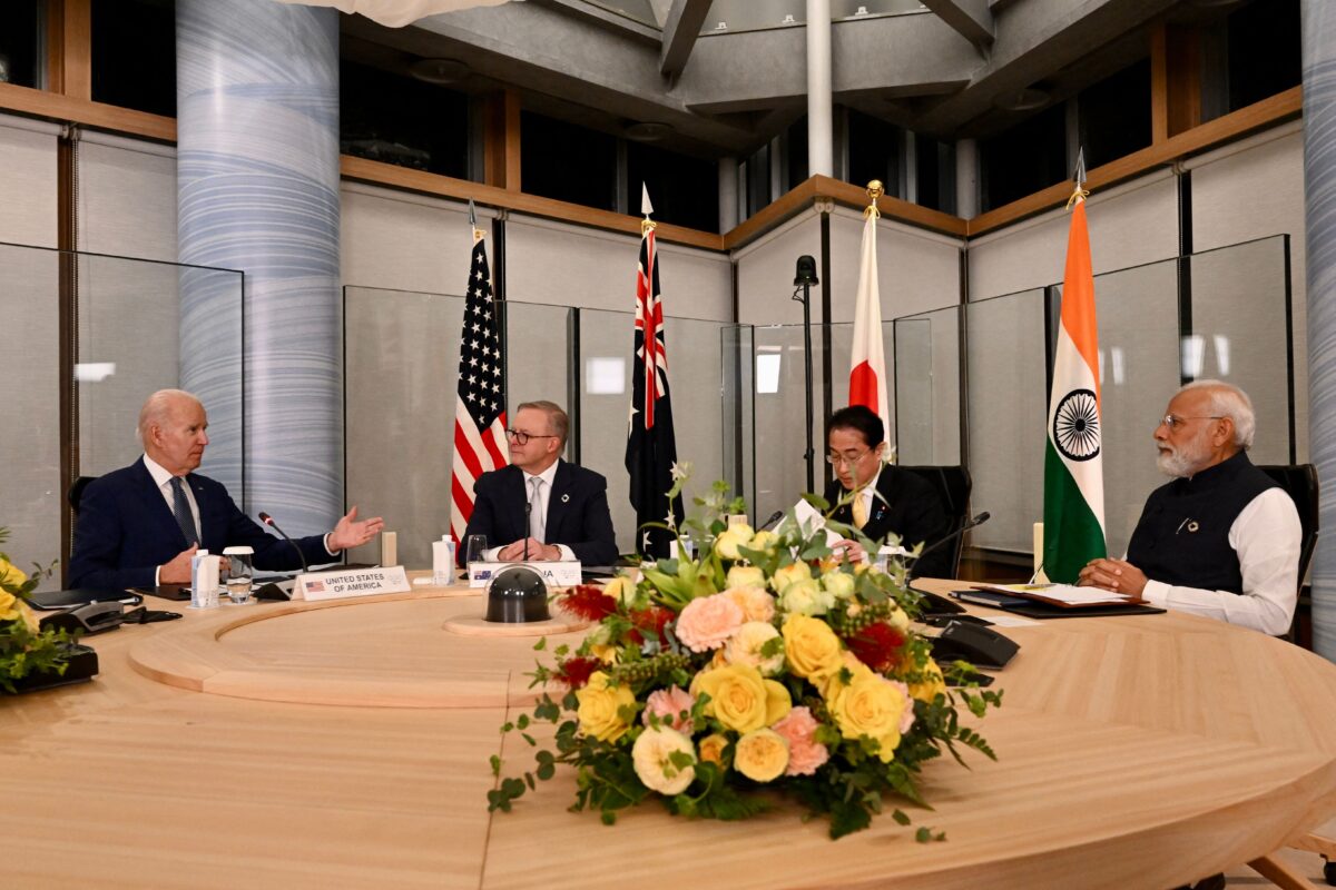(Từ trái sang phải) Tổng thống Hoa Kỳ Joe Biden, Thủ tướng Úc Anthony Albanese, Thủ tướng Nhật Bản Fumio Kishida, và Thủ tướng Ấn Độ Narendra Modi tổ chức cuộc họp bốn bên lề Hội nghị thượng đỉnh các nhà lãnh đạo G7 tại Hiroshima hôm 20/05/2023. (Ảnh: Kenny Holston /Pool/AFP qua Getty Images)