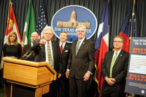 PHÂN TÍCH: Phó Thống đốc Texas nói Thống đốc Abbott ‘thông báo sai’ về kế hoạch giảm thuế nhà đất của Hạ viện