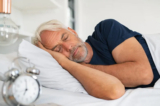 Mối liên hệ giữa hội chứng ngưng thở khi ngủ và mất mô não (Ảnh: Ground Picture/Shutterstock)