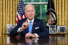 Tổng thống Joe Biden trình bày diễn văn trước cả nước về việc ngăn chặn vỡ nợ và Thỏa thuận Ngân sách Lưỡng đảng tại Oval Office của Tòa Bạch Ốc hôm 02/06/2023. (Ảnh: Jim Watson/Pool qua Getty Images)