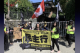 Hôm 27/05/2023, Hiệp hội Hỗ trợ Phong trào Dân chủ Vancouver đã tổ chức một cuộc tuần hành và tập hợp dân chủ thường niên để tưởng nhớ các nạn nhân trong Vụ Thảm sát Thiên An Môn năm 1989. (Ảnh: Gao Xiaowen/The Epoch Times)