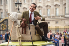 Biểu tượng hài kịch của Anh quốc Mr. Bean đến Cung điện Buckingham để mừng [nhân vật này] tròn 25 tuổi, và ra mắt bộ DVD Boxset Kỷ niệm 25 năm Mr. Bean tại The Mall ở London, nước Anh vào ngày 04/09/2015. (Ảnh: Stuart C. Wilson/Getty Images for Universal Pictures Home Entertainment)