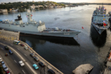 Tàu quân sự Trung Quốc neo đậu tại cảng Havana vào ngày 10/11/2015. (Ảnh: Yamil Lage/AFP qua Getty Images)