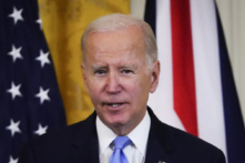 Tổng thống Hoa Kỳ Joe Biden nói trong một cuộc họp báo với Thủ tướng Vương quốc Anh Rishi Sunak tại Phòng phía Đông của Tòa Bạch Ốc ở Hoa Thịnh Đốn hôm 08/06/2023. (Ảnh: Madalina Vasiliu/The Epoch Times)