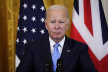Tổng thống Hoa Kỳ Joe Biden nói trong một cuộc họp báo với Thủ tướng Vương quốc Anh Rishi Sunak tại Phòng Đông của Tòa Bạch Ốc ở Hoa Thịnh Đốn hôm 08/06/2023. (Ảnh: Madalina Vasiliu/The Epoch Times)