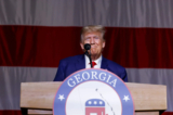 Cựu Tổng thống Donald Trump trình bày trong hội nghị Đảng Cộng Hòa tiểu bang Georgia tại Trung tâm Thương mại và Hội nghị Columbus ở Columbus, Georgia, hôm 10/06/2023. (Ảnh: Anna Moneymaker/Getty Images)