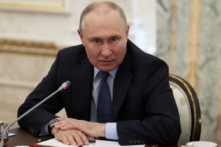 Tổng thống Nga Vladimir Putin tham dự một cuộc họp với các thông tín viên chiến trường tại Điện Kremlin ở Moscow hôm 13/06/2023. (Ảnh: Sputnik/Gavriil Grigorov/Kremlin qua Reuters)