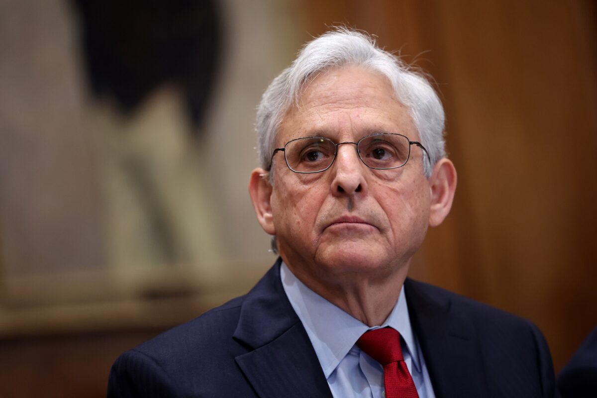 Tổng chưởng lý Hoa Kỳ Merrick Garland đưa ra nhận xét trong một cuộc họp với các biện lý Hoa Kỳ tại Bộ Tư pháp ở Hoa Thịnh Đốn hôm 14/06/2023. (Ảnh: Kevin Dietsch/Getty Images)