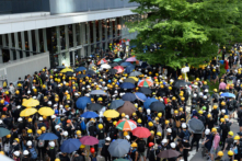 Vào ngày 01/07/2019, những người biểu tình Hồng Kông đã xông vào tòa nhà Hội đồng Lập pháp. Nhiều người bị buộc tội, một số bị buộc tội bạo loạn. Ảnh lưu trữ (Ảnh: Sung Pi-Lung/The Epoch Times)