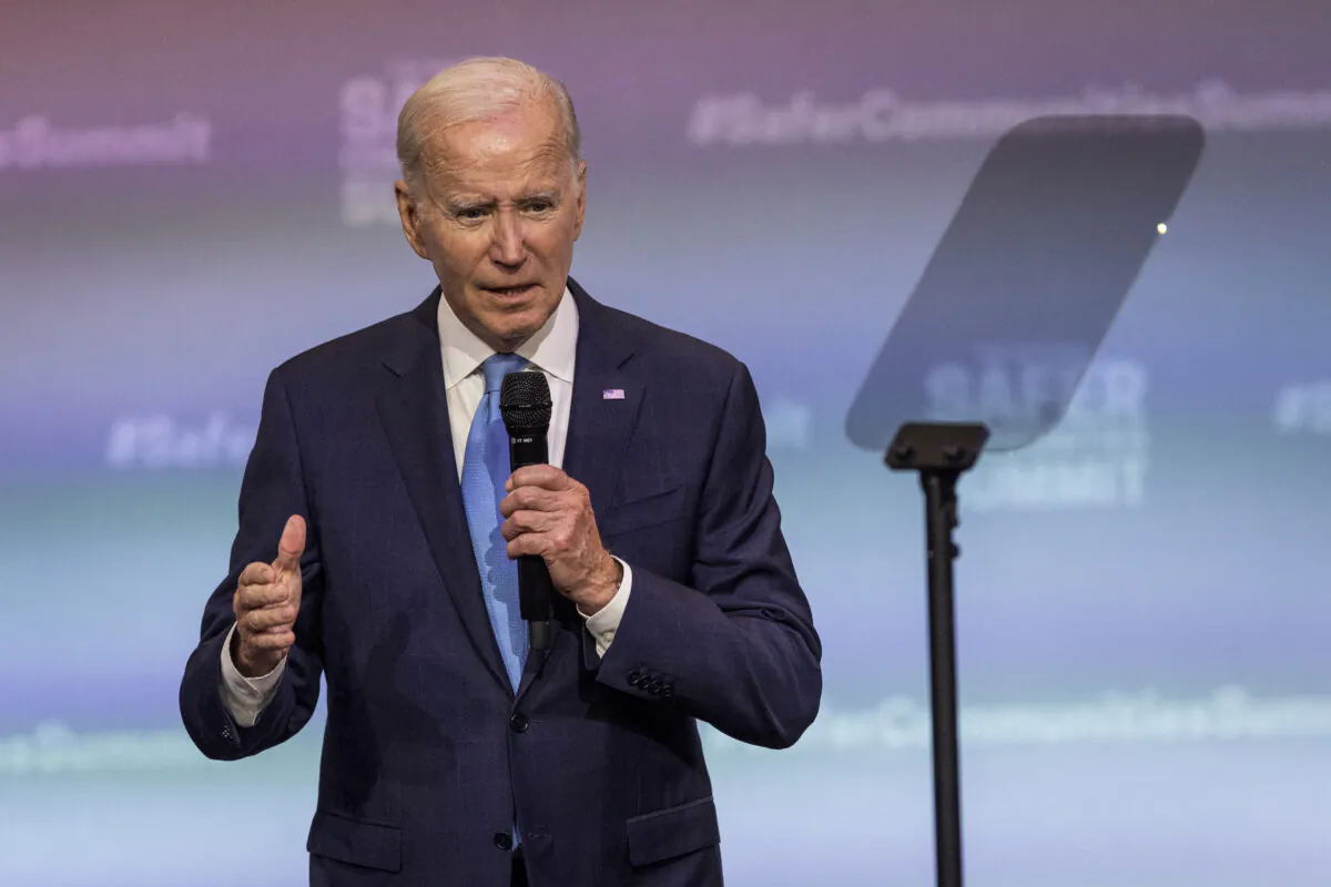 Tổng thống Joe Biden diễn thuyết trong Hội nghị thượng đỉnh Quốc gia về Những cộng đồng An toàn hơn tại Đại học Hartford ở West Hartford, Conneticut, hôm 16/06/2023. (Ảnh: John Moore/Getty Images)