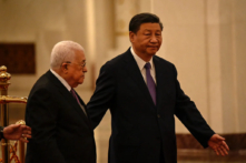 Lãnh đạo Trung Quốc Tập Cận Bình (phải) và lãnh đạo Palestine Mahmud Abbas tham dự lễ tiếp đón tại Bắc Kinh, hôm 14/06/2023. (Ảnh: Jade Gao/Pool qua Getty Images)