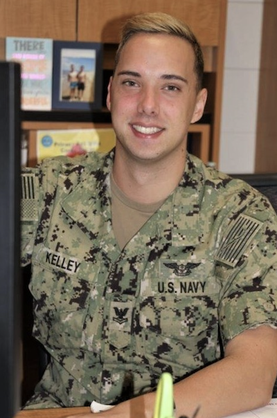 Hạ sĩ nhì Joshua Kelley đã được cấp trên khen ngợi về tính chuyên nghiệp, đạt được một Huân chương Thành tựu của Hải quân-Thủy quân lục chiến, và là một hạ sĩ quan được kính trọng trong số các bạn đồng đội. (Ảnh: Trung tâm Tác chiến Mặt nước Hải quân, Sư đoàn Dahlgren, Dahlgren, Virginia)