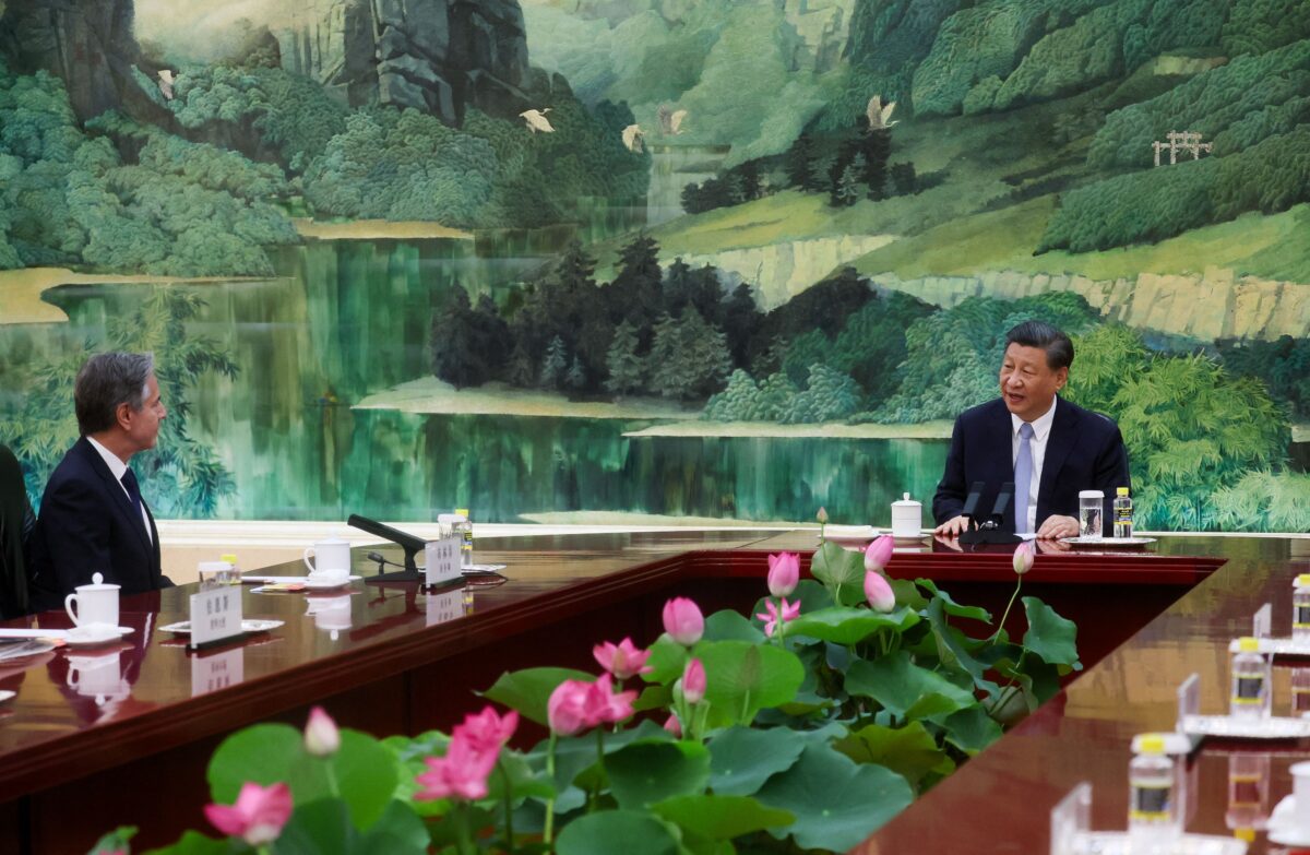 Ngoại trưởng Hoa Kỳ Antony Blinken (bên trái) tham dự một cuộc họp với Chủ tịch Trung Quốc Tập Cận Bình tại Đại lễ đường Nhân dân ở Bắc Kinh hôm 19/06/2023. (Ảnh: Leah Millis/POOL/AFP qua Getty Images)