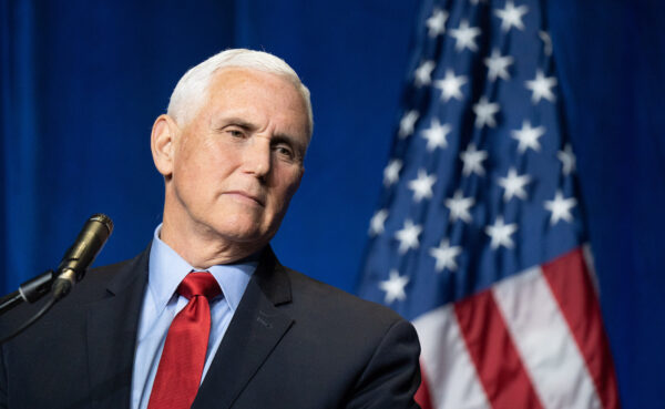 Cựu Phó Tổng thống Mike Pence diễn thuyết trước đám đông trong một sự kiện do tổ chức Palmetto Family tài trợ ở Columbia, South Carolina, vào ngày 29/04/2021. (Ảnh: Sean Rayford/Getty Images)