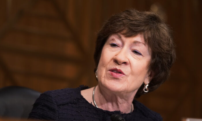 Thượng nghị sĩ Susan Collins (Cộng Hòa-Maine) trình bày trong một phiên điều trần ở Capitol Hill vào ngày 23/02/2021. (Ảnh: Leigh Vogel/Pool/AFP qua Getty Images)